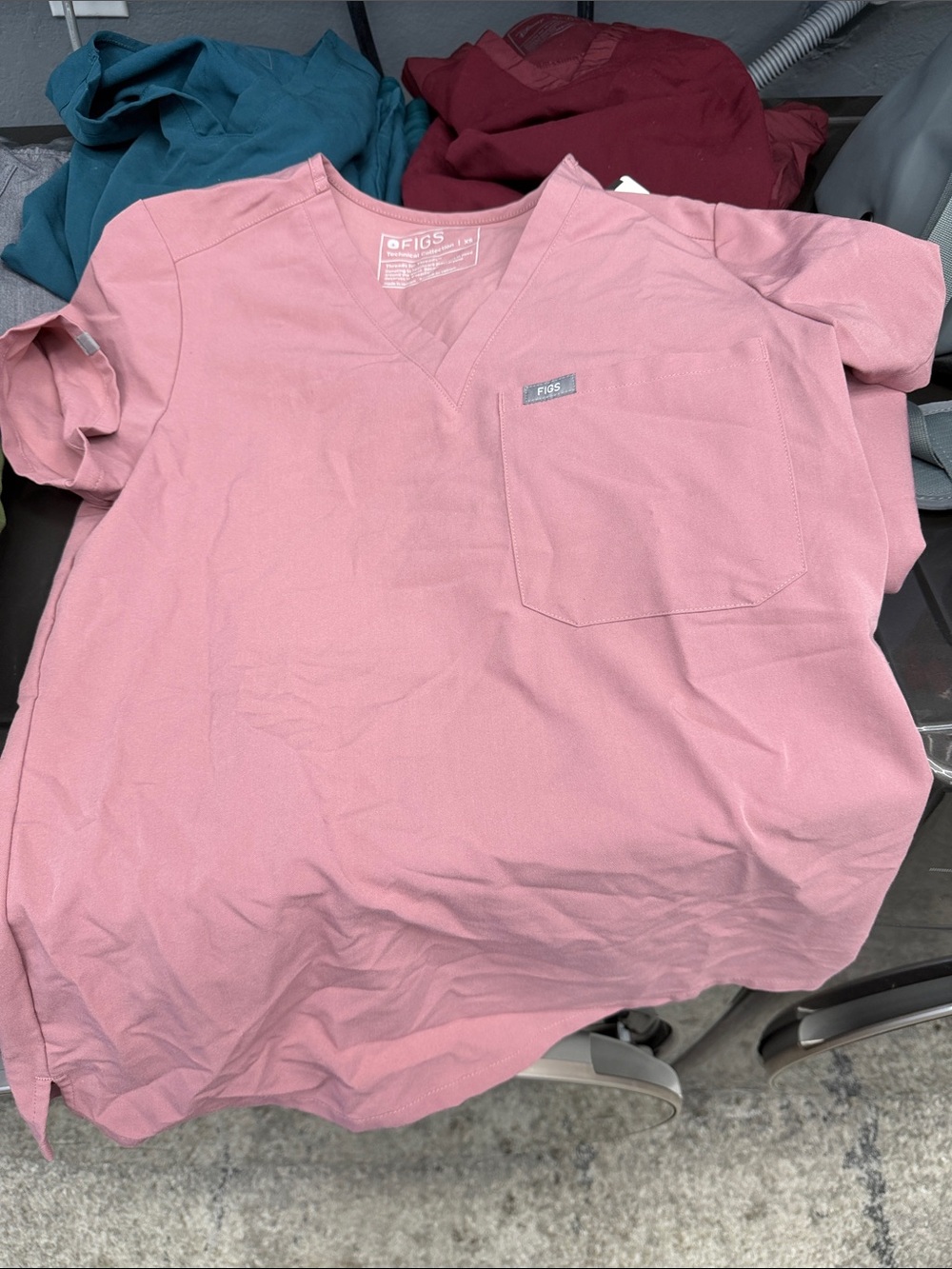 Figs Women's V-Neck Scrub Top in Dusty Pink